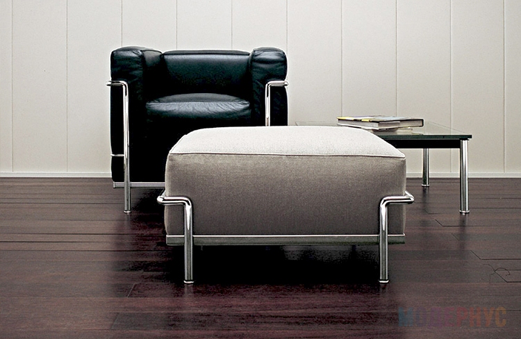дизайнерское кресло LC2 Petit Confort модель от Le Corbusier в интерьере, фото 4
