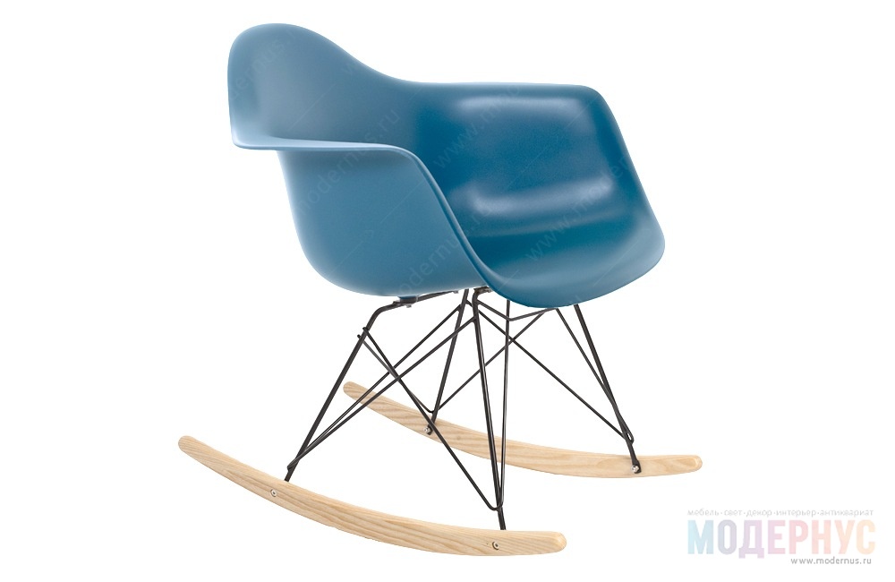 дизайнерское кресло RAR Rocking модель от Charles & Ray Eames в интерьере, фото 1