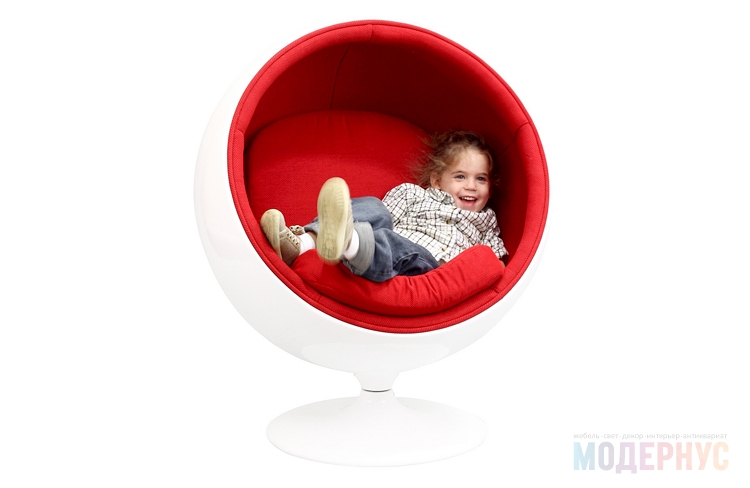 дизайнерское кресло Ball Kids Chair модель от Eero Aarnio в интерьере, фото 5