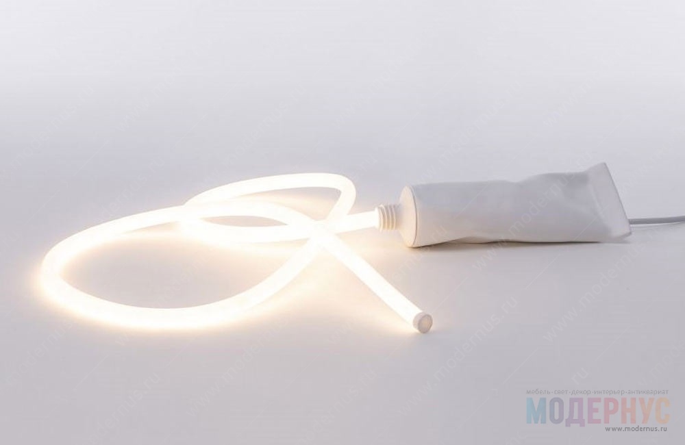дизайнерская лампа Toothpaste модель от Seletti в интерьере, фото 2