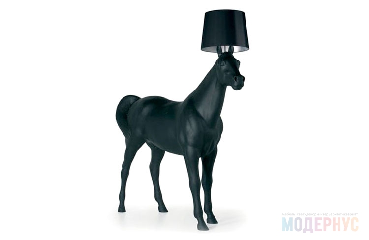 дизайнерский торшер Moooi Horse Lamp модель от Maarten Baas в интерьере, фото 1