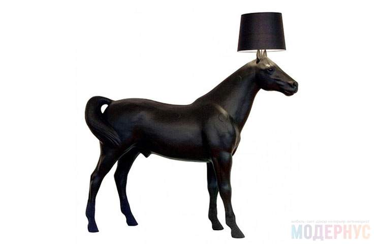 дизайнерский торшер Moooi Horse Lamp модель от Maarten Baas в интерьере, фото 2