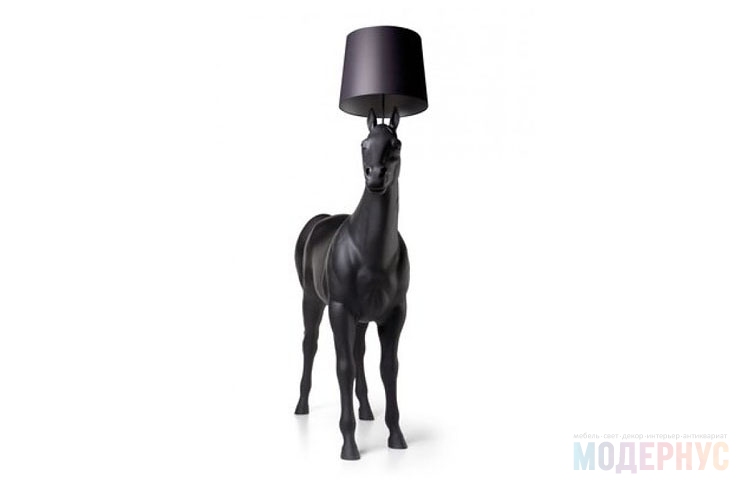 дизайнерский торшер Moooi Horse Lamp модель от Maarten Baas в интерьере, фото 3