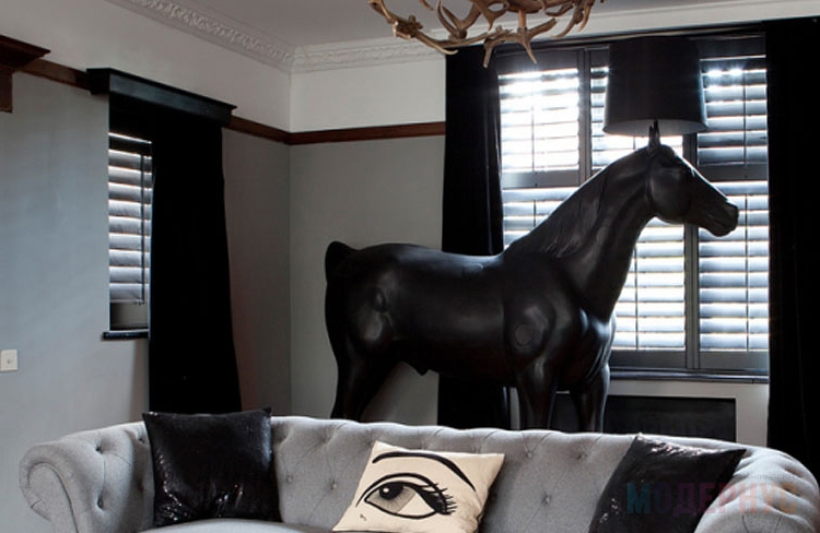 дизайнерский торшер Moooi Horse Lamp модель от Maarten Baas в интерьере, фото 4