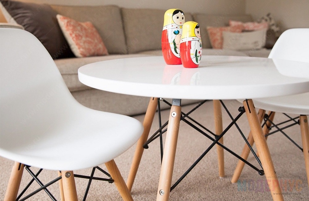 дизайнерский стол DSW Table модель от Charles & Ray Eames в интерьере, фото 3