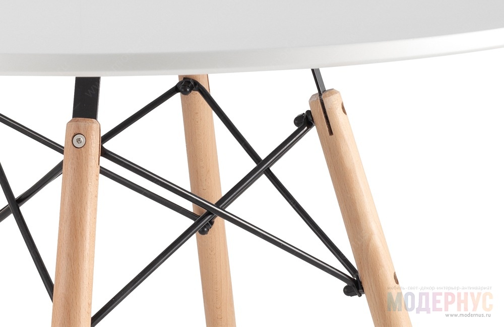 дизайнерский стол DSW Table модель от Charles & Ray Eames в интерьере, фото 2
