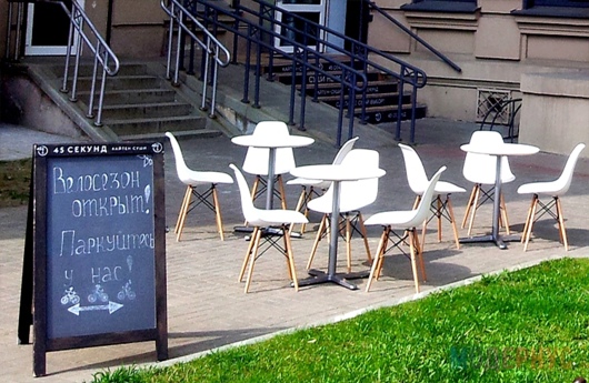 Кайтен-суши «45 секунд» (Минск), дизайнерские стулья Eames DSW, фото 1
