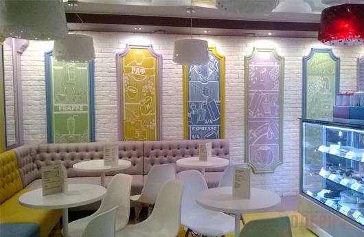 Кофейня «Кофемолка» (Белгород), стулья Eames DSW и диваны на заказ, фото 1