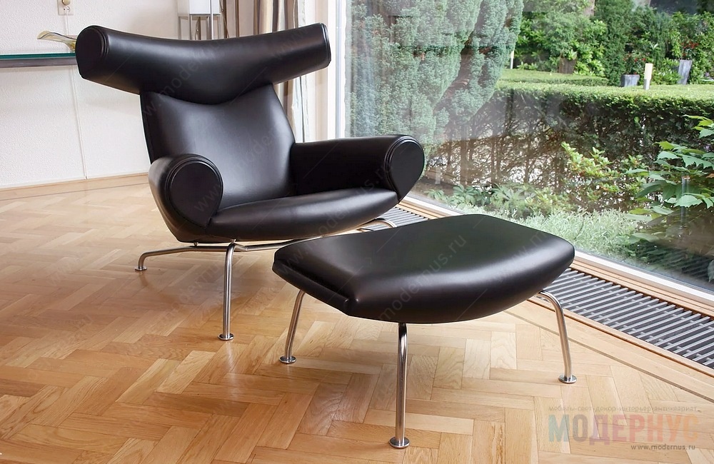 дизайнерское кресло Ox with Ottoman модель от Hans Wegner в интерьере, фото 6