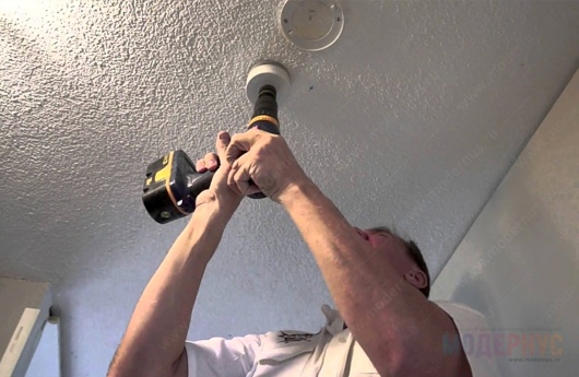 Как правильно установить точечный свет на потолке фото 4