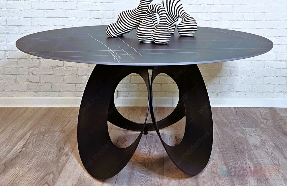 дизайнерский стол Oracle в магазине Модернус в интерьере, фото 3