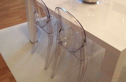 Прозрачные стулья Louis Ghost от Филипа Старка для Яны Байнович (Тула), фото 1