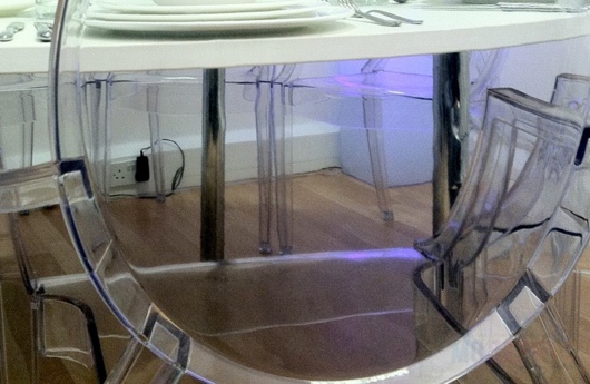 Прозрачные стулья Louis Ghost от Филипа Старка для Яны Байнович (Тула), фото 3