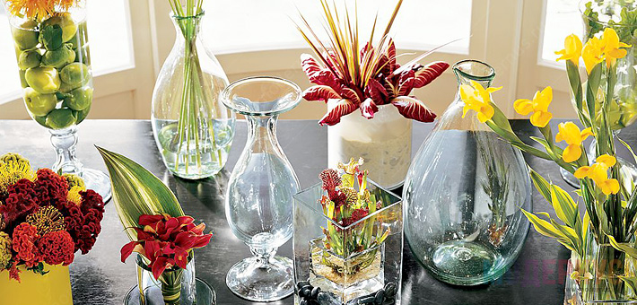 Декоративные композиции в стеклянных вазах