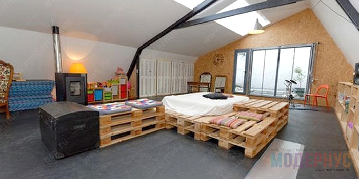 Дизайнерская кровать для дома из поддонов своими руками