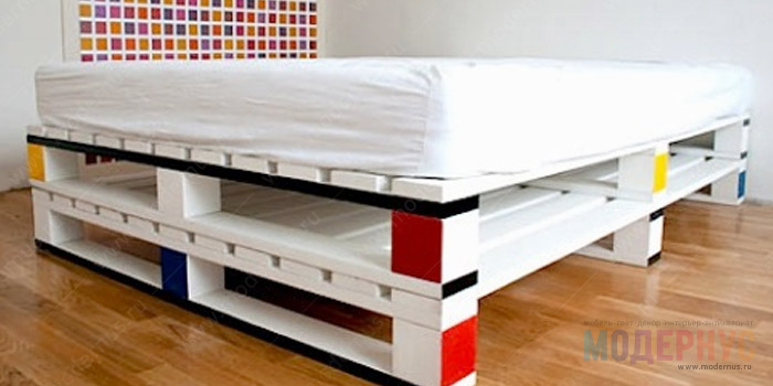 Дизайнерская кровать из поддонов для дома