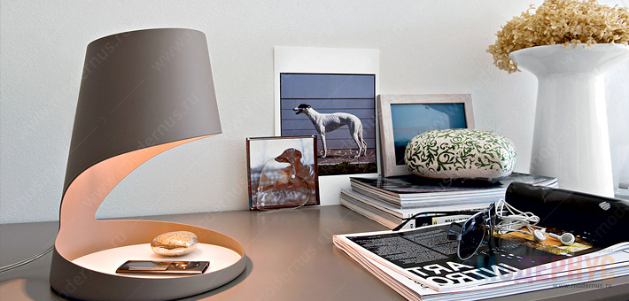 Стильные дизайнерские настольные лампы в интерьере дома