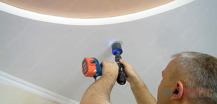 Сверление отверстий под точечные светильники в гипсокартонном потолоке