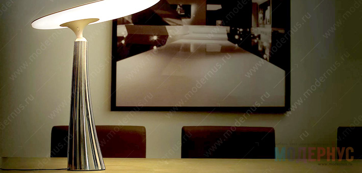 Дизайнерская настольная лампа в стиле Модерн в интерьере
