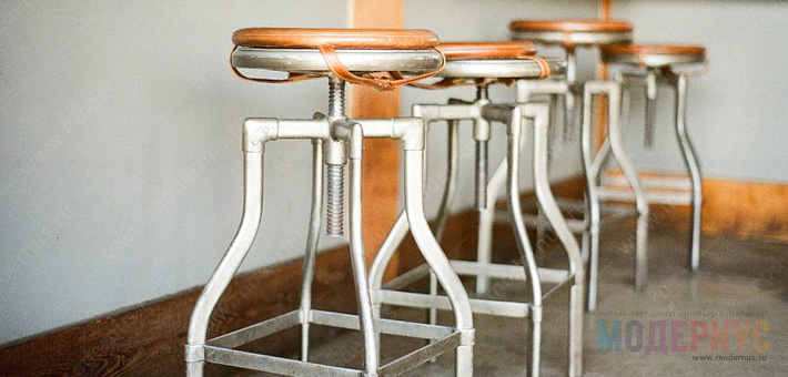 Интересные дизайнерские барные стулья в интерьере