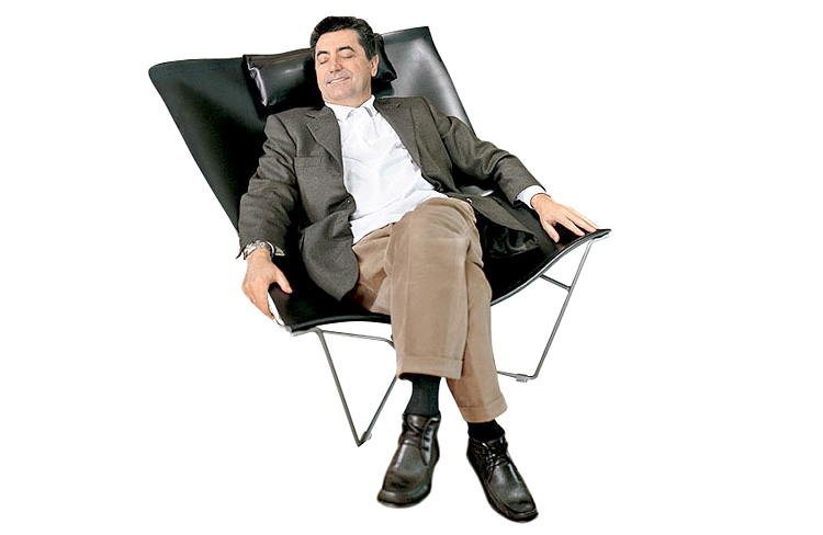 Дизайнер Антонио Читтерио в собственном кресле