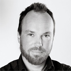Дизайнер Claus Breinholt Клаус Брейнхольт, Дания logo designer
